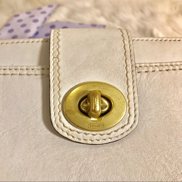 Coach Legacy Turnkey White Wristlet/Clutch w Lilac Signature Affixed Bag Scarf - Picture 6 of 8